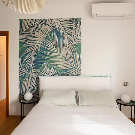 Suite 51 Appartamento Con Terrazzo A 50 Mt Dal Lago - Private Parking (Adults Only) アローナ エクステリア 写真