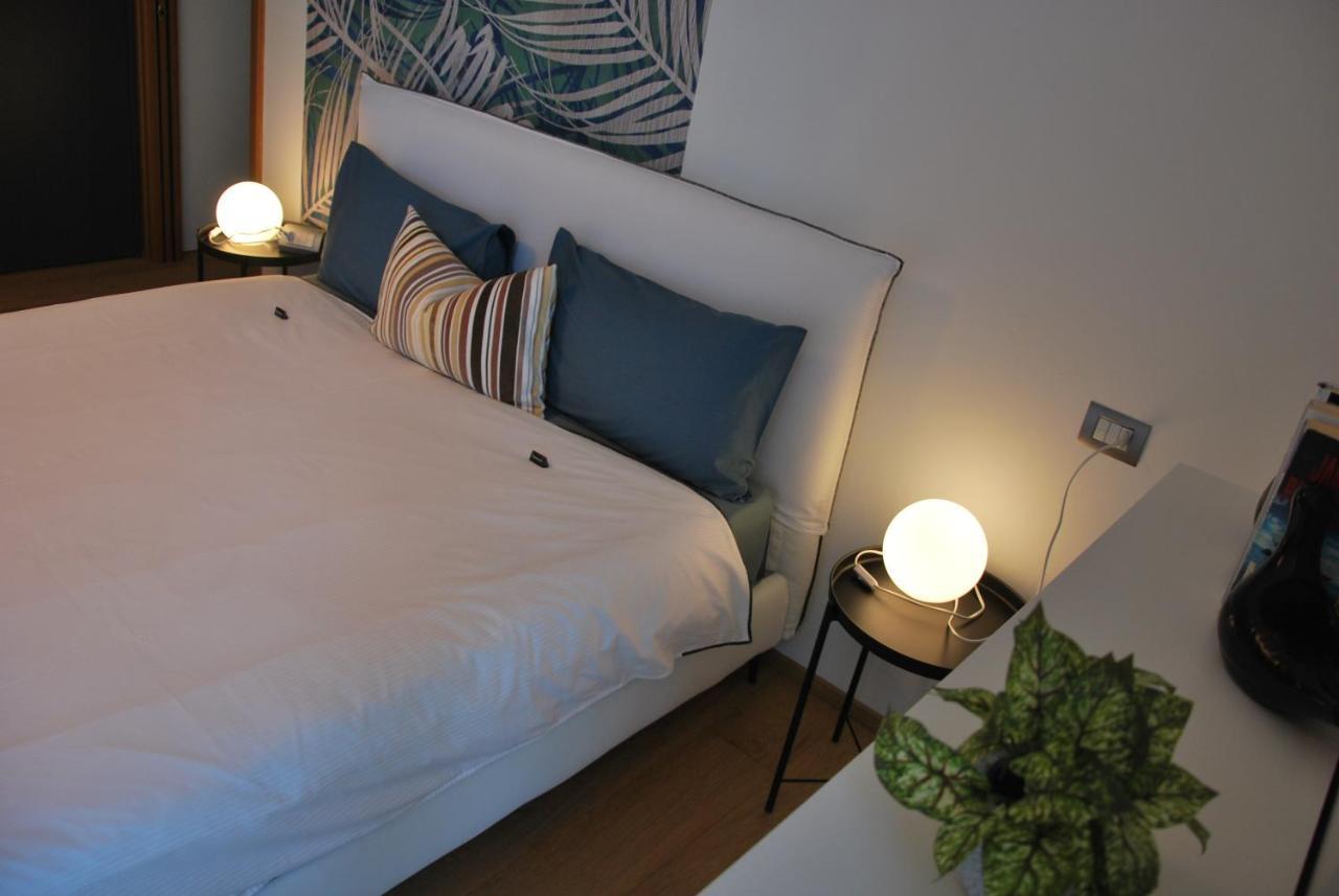 Suite 51 Appartamento Con Terrazzo A 50 Mt Dal Lago - Private Parking (Adults Only) アローナ エクステリア 写真