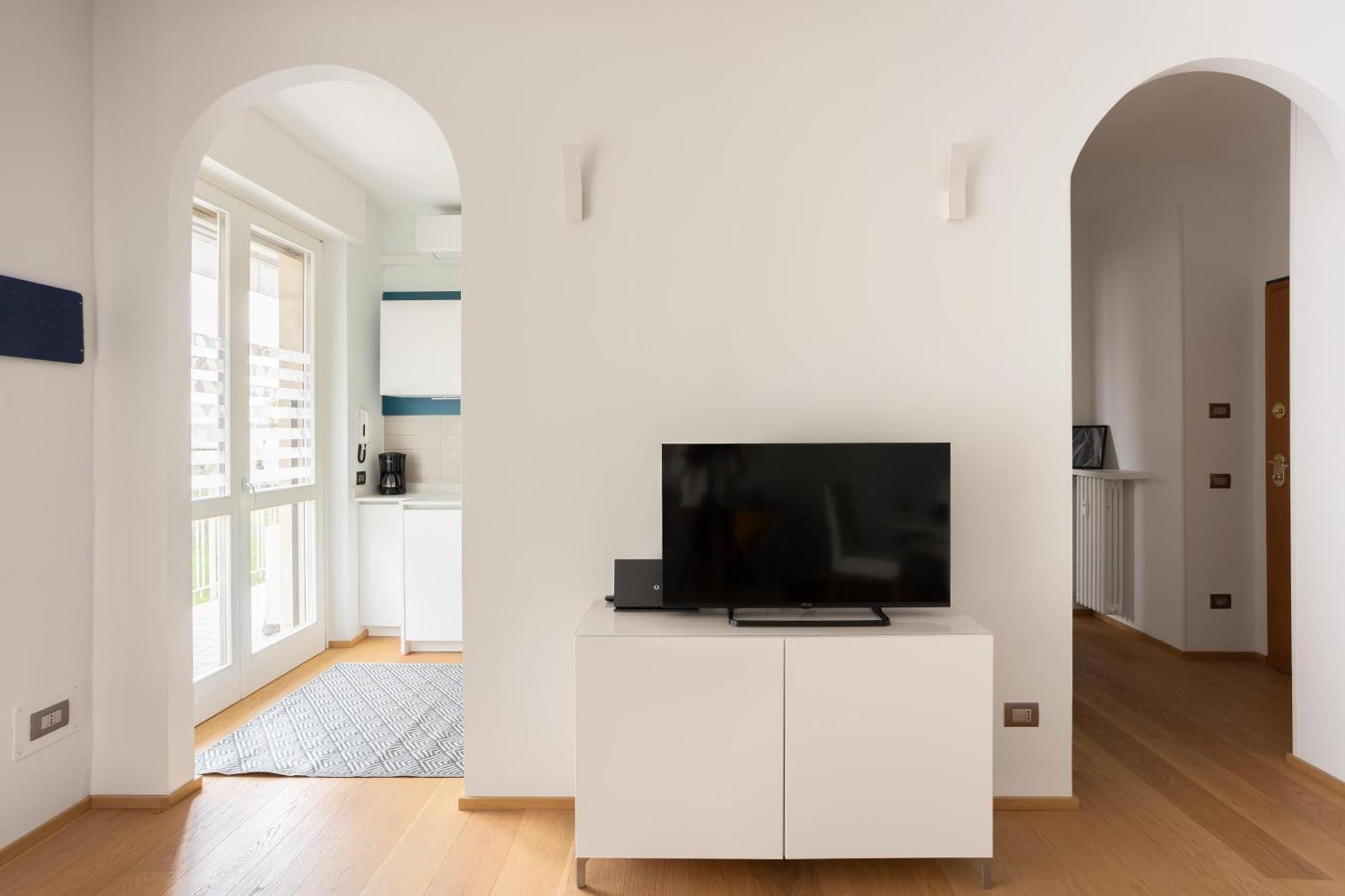 Suite 51 Appartamento Con Terrazzo A 50 Mt Dal Lago - Private Parking (Adults Only) アローナ エクステリア 写真
