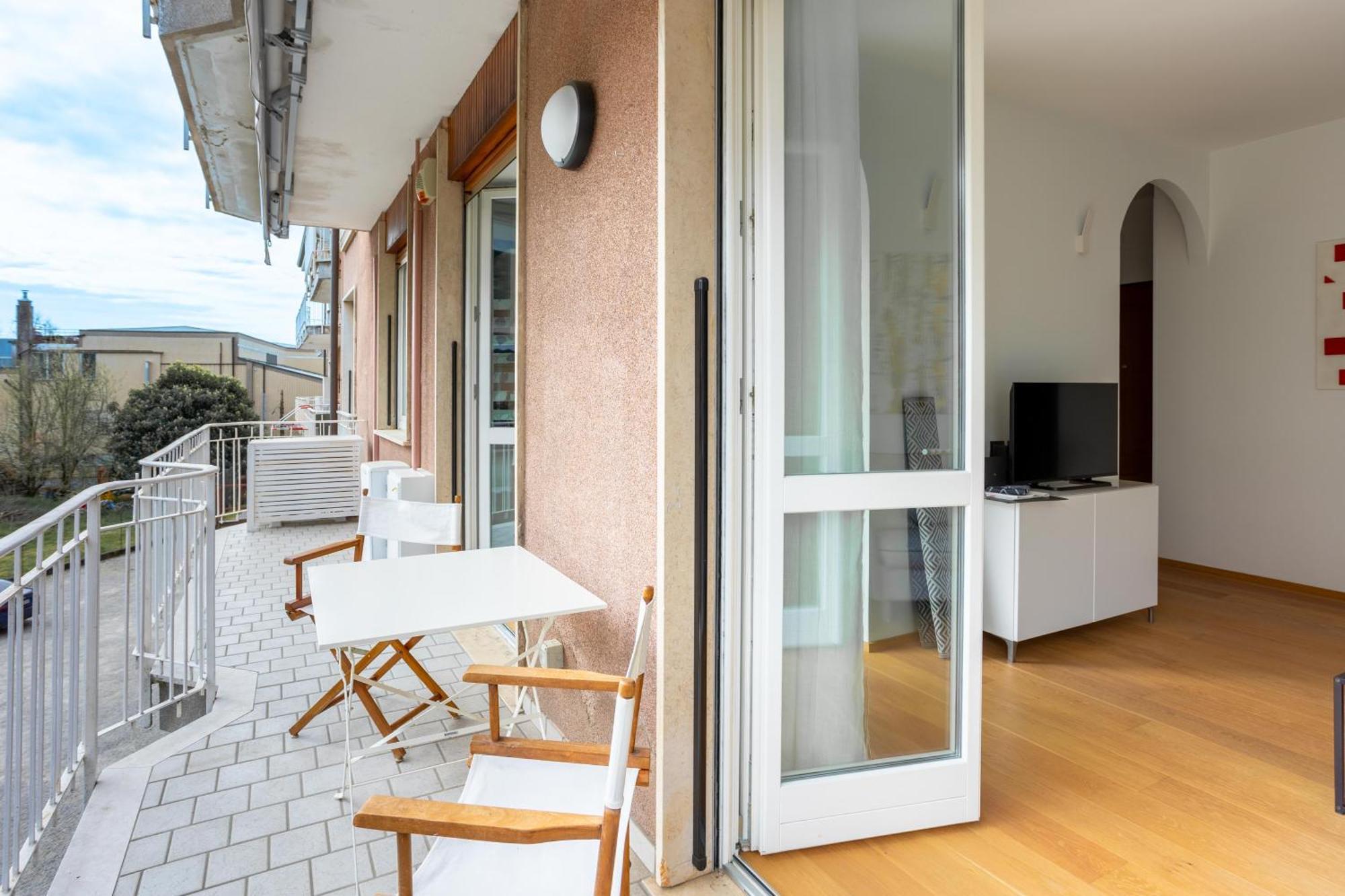 Suite 51 Appartamento Con Terrazzo A 50 Mt Dal Lago - Private Parking (Adults Only) アローナ エクステリア 写真