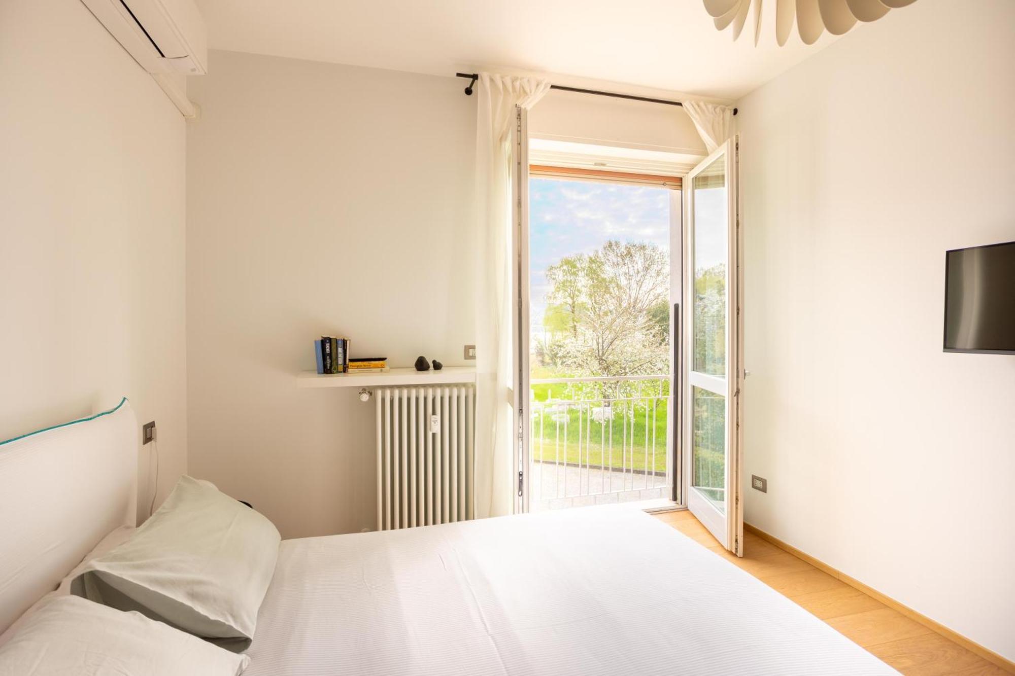 Suite 51 Appartamento Con Terrazzo A 50 Mt Dal Lago - Private Parking (Adults Only) アローナ エクステリア 写真